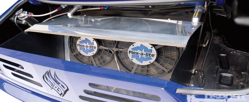 Electric cooling fans mounted on a vehicle radiator